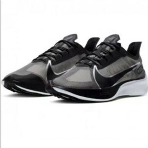 Nike Air zoom Gravity size 8 only worn twice.